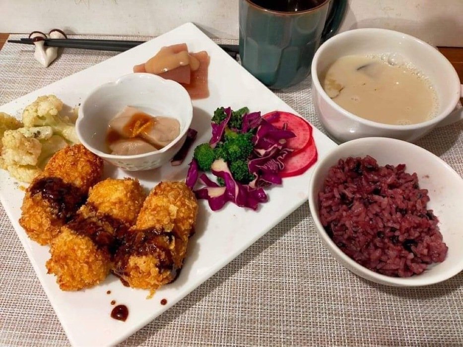 本屋の中のレストラン香凛