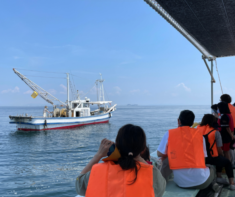 【夏休み親子体験】大人気！海の上から漁業を見学&お魚の選別体験　～坊勢島で海水浴タイム付き～