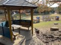 公園内に休憩できるベンチがたくさんあります