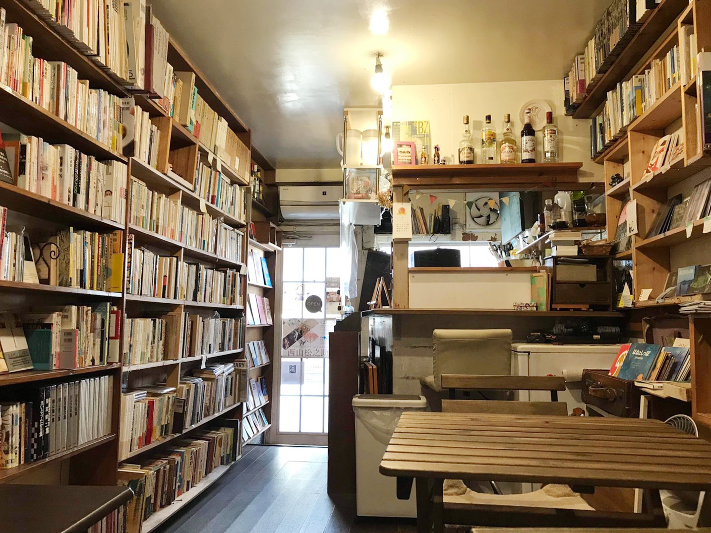 本屋の中のレストラン香凛