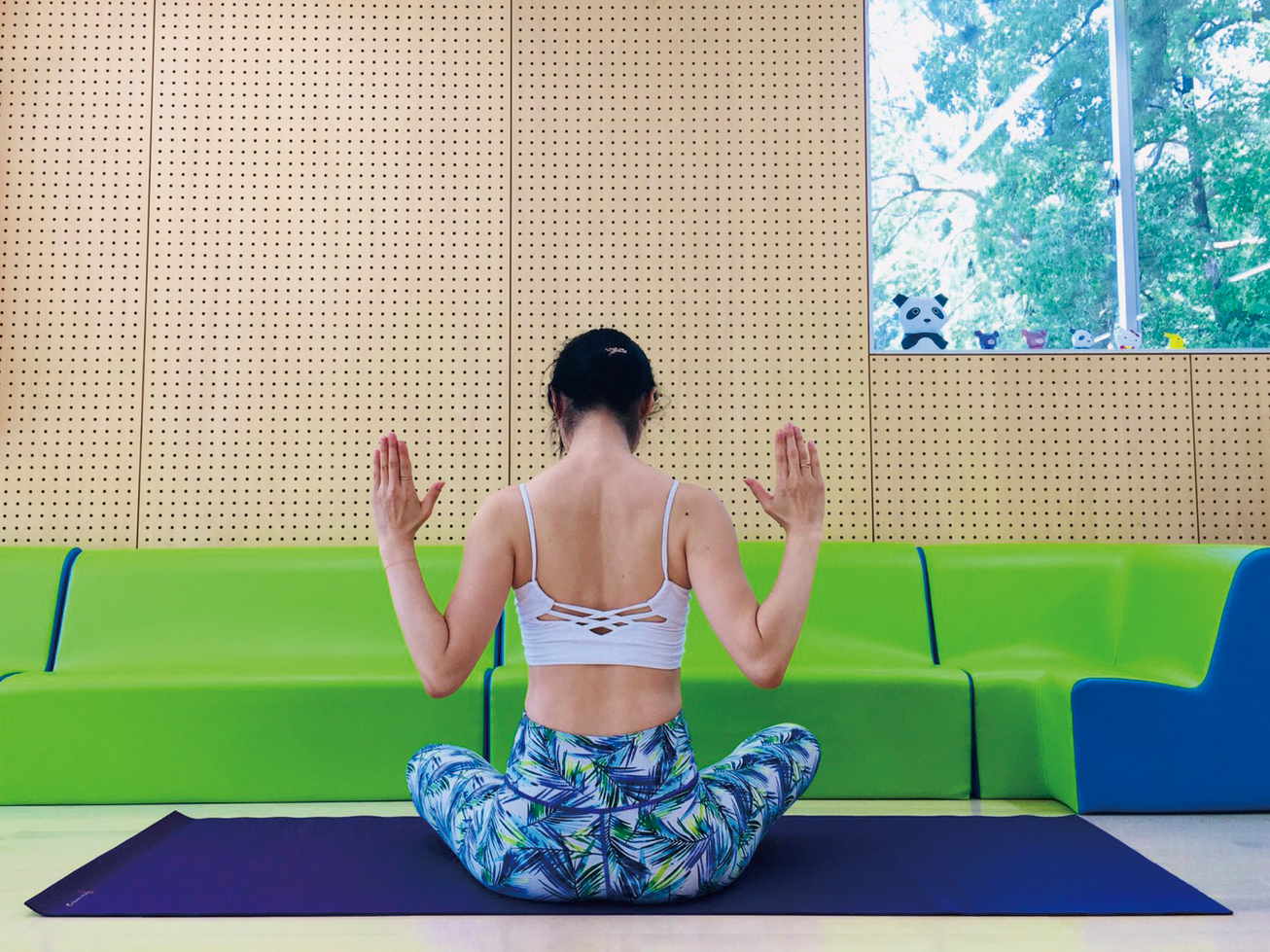 自宅で簡単にできる ヨガのポーズ を紹介 写真 動画でチェックしよう クルールはりま 自宅で簡単にできる ヨガのポーズ を紹介 写真 動画でチェックしよう クルールはりま