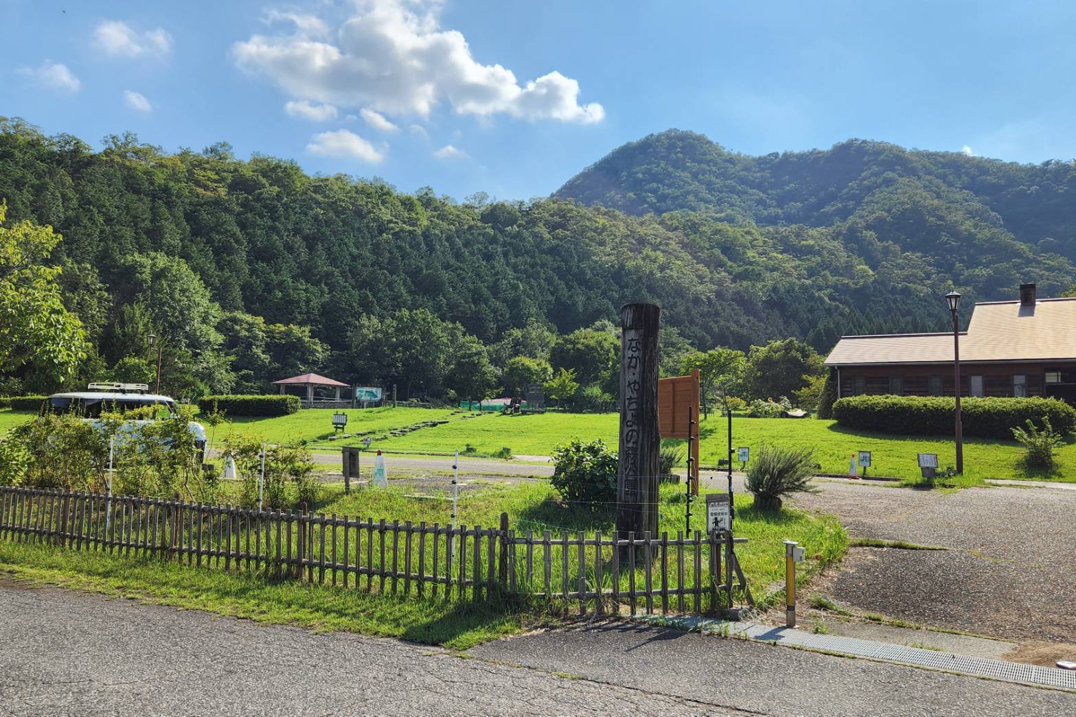 なか・やちよの森公園　湖畔の広場