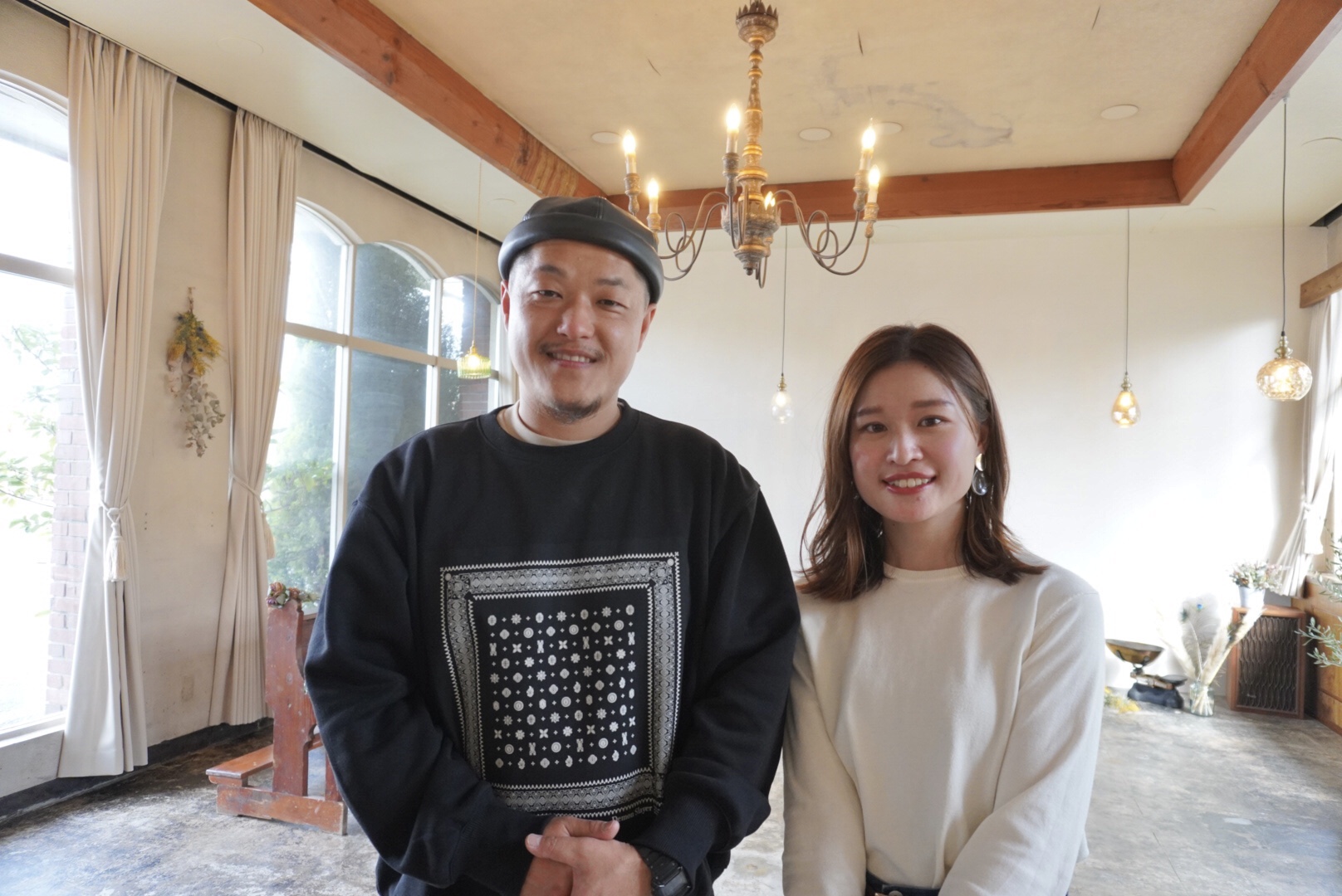 スタジオアテ オーナー兼カメラマン矢野さんとアシスタントのちさとさん