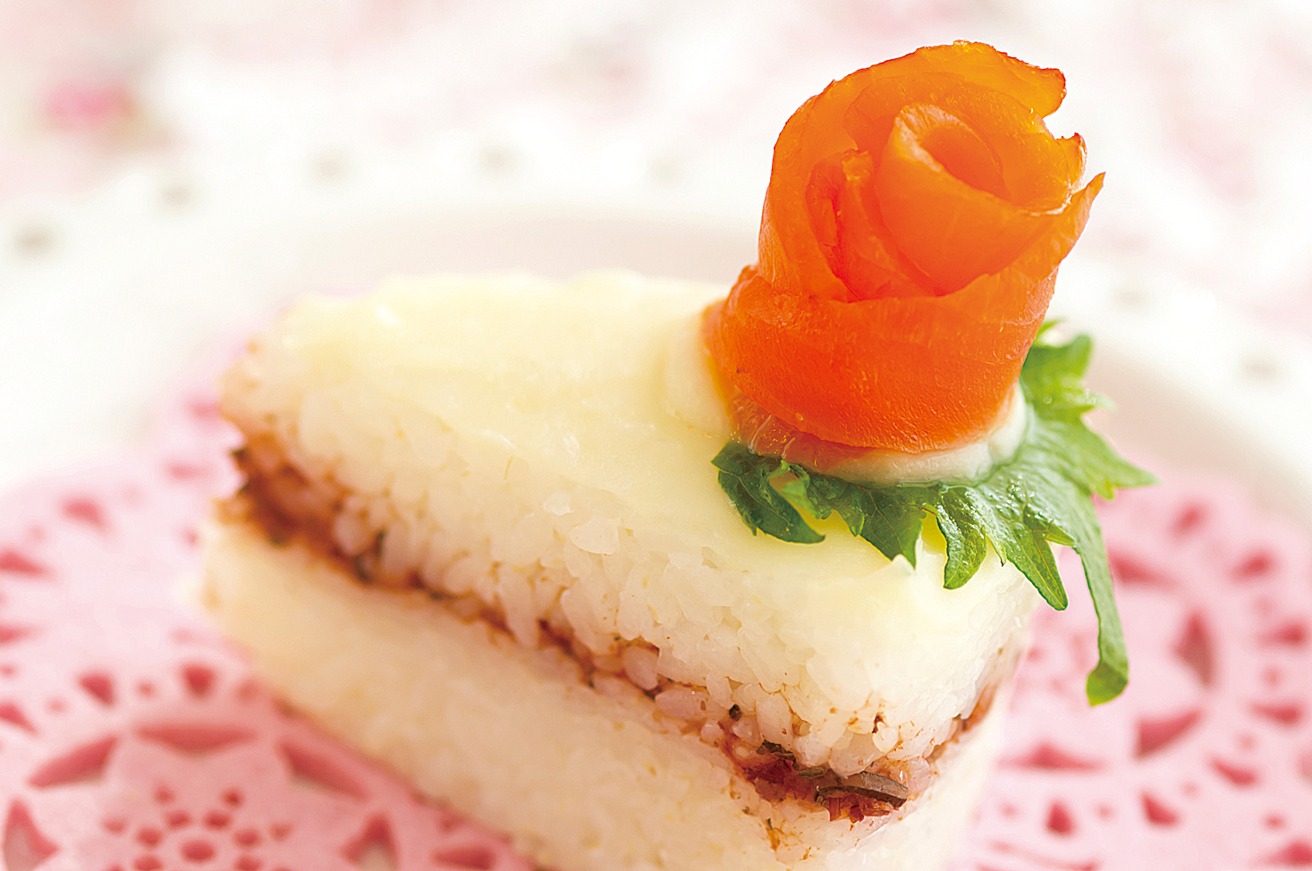 お祝いサーモンショート寿司