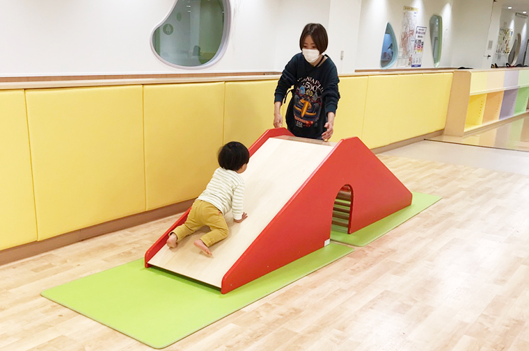 小さい子用の滑り台