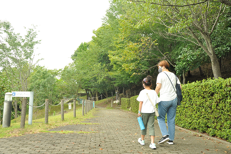 星の子館を散歩中