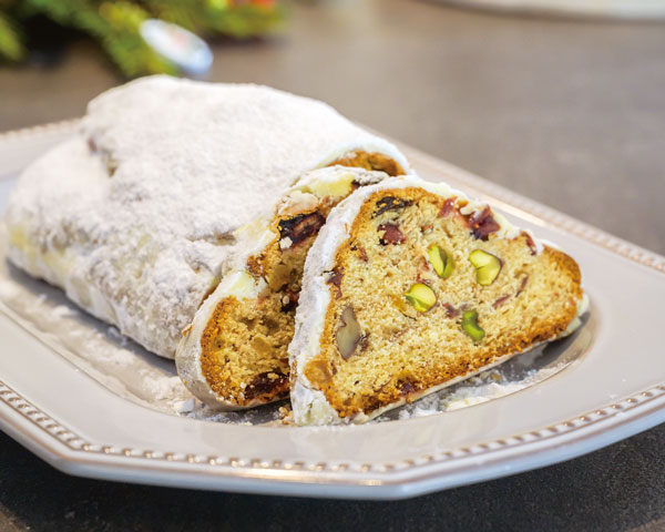 雪降る丘のシュトレン