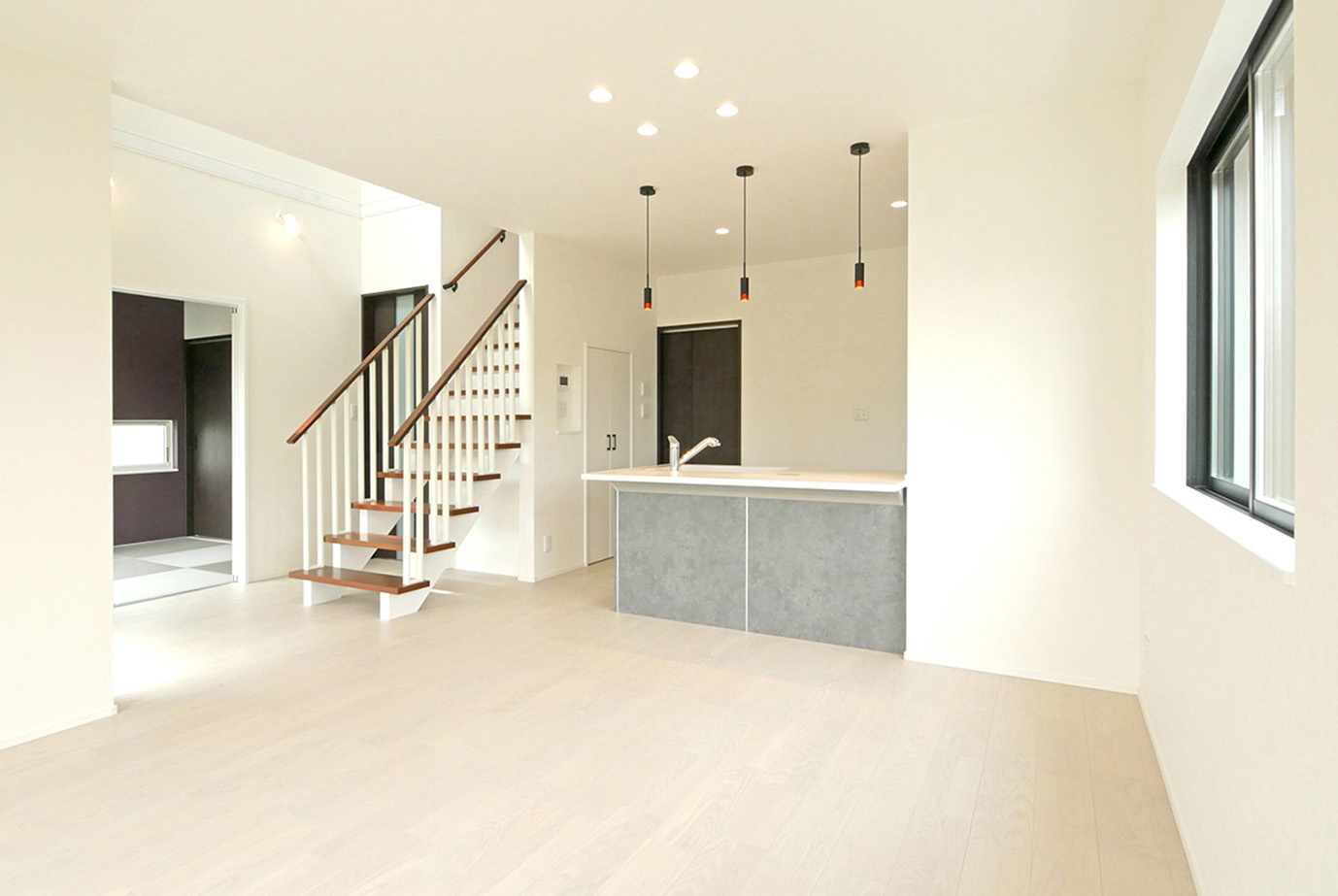 株式会社クリエイト