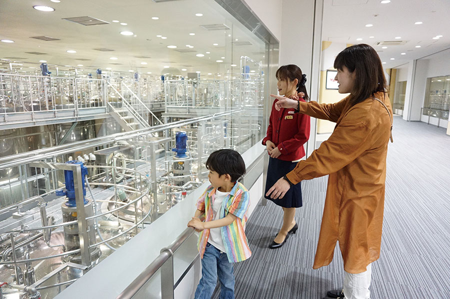 ヤクルト工場見学(7)菌液の調合の様子