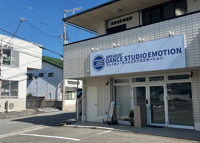 BREAKIN・ DANCE STUDIO EMOTION
