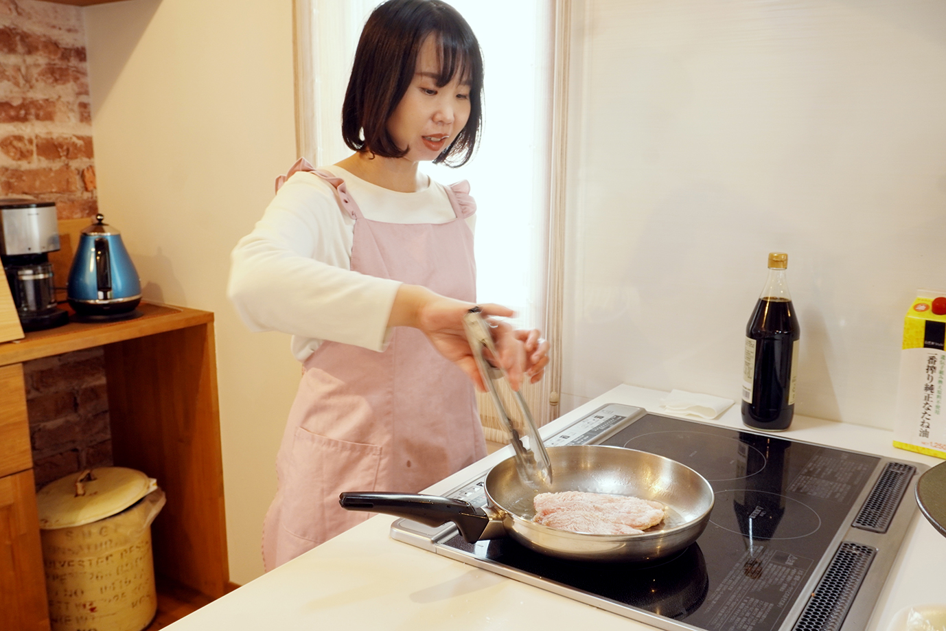 熱したフライパンに