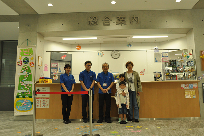 星の子館　スタッフさん方と記念撮影