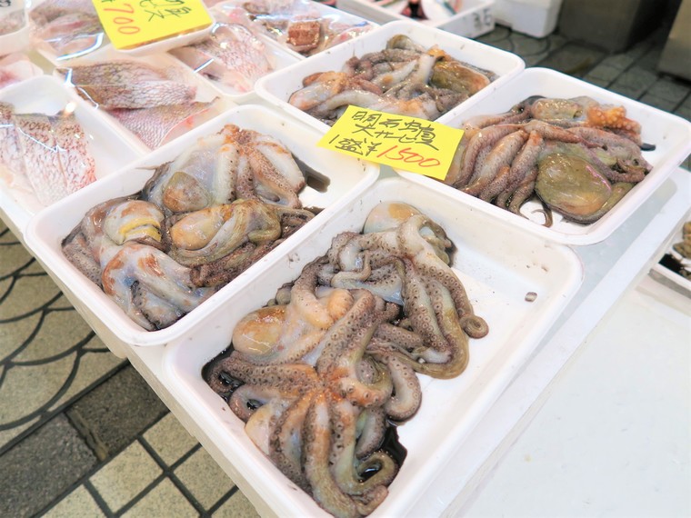 明石の うおんたな こと 魚の棚 うおのたな 商店街 で地元グルメをご堪能あれ